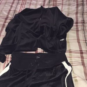 Track suite / sweat suite .. velvet